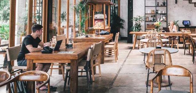 Using of electronic queue in a self-service restaurant